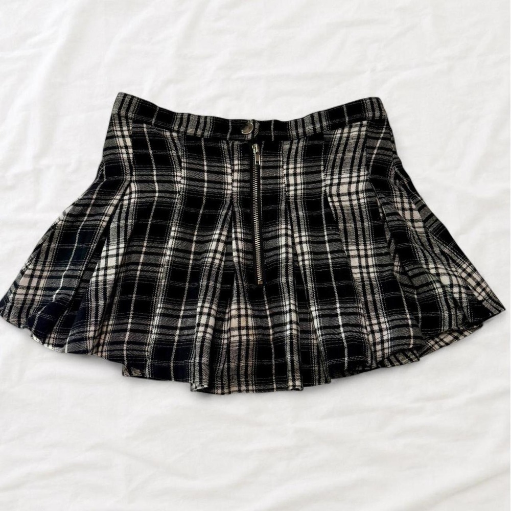 Dolls Kill Trickz N' Treatz Plaid Mini Skirt Black White Pleated Goth M